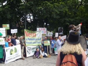 Teilnehmer der Demo am 29. Juni 2016 vor dem Europäischen Patentamt