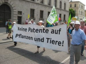 Plakat "Keine Patente auf Pflanzen und Tiere" auf Demonstration "Wir habens satt"